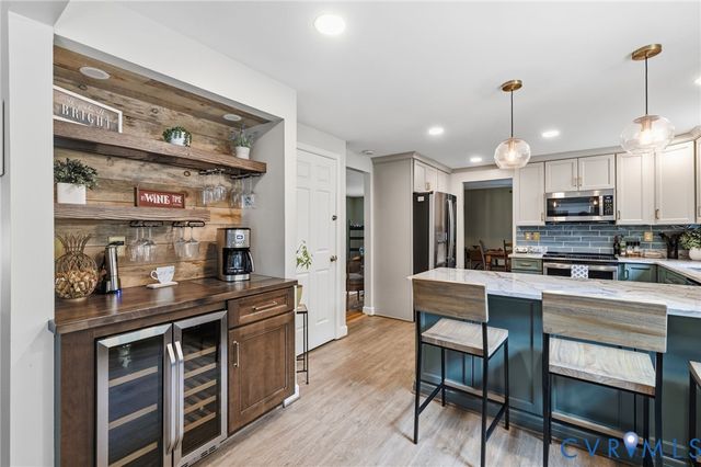 220 Huntington Rd, Colonial Heights, VA 23834
