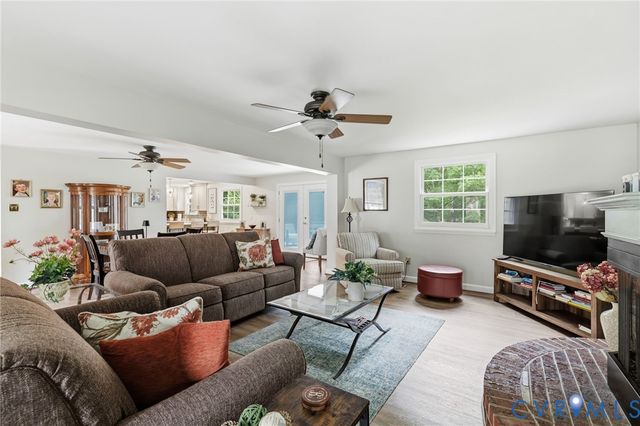 220 Huntington Rd, Colonial Heights, VA 23834