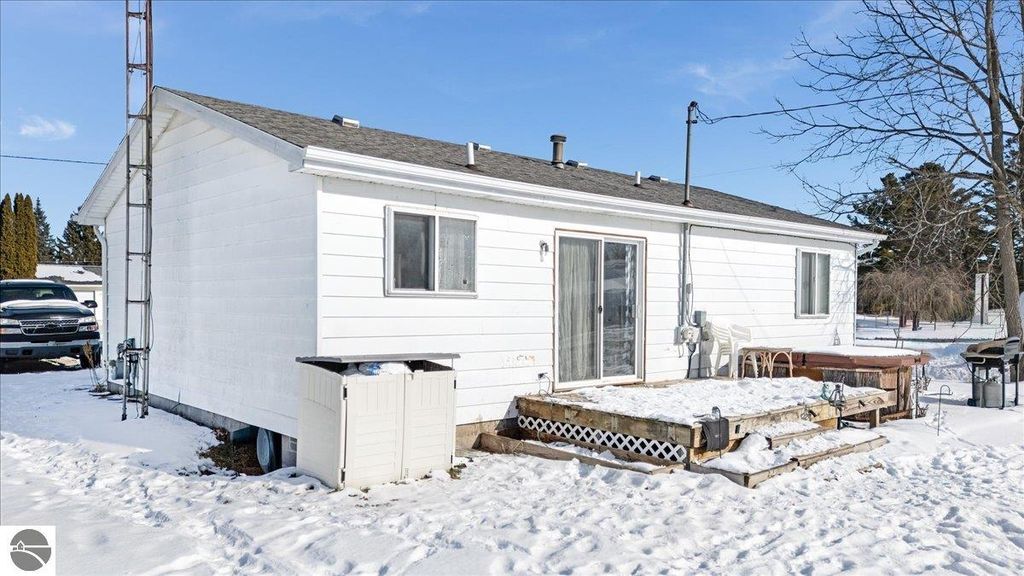 Image 6 of property listing at 316 E Main, Hale, MI 48739