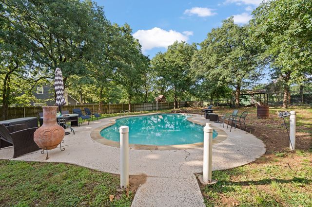 2005 Meadow Drive, Crowley, TX 76036