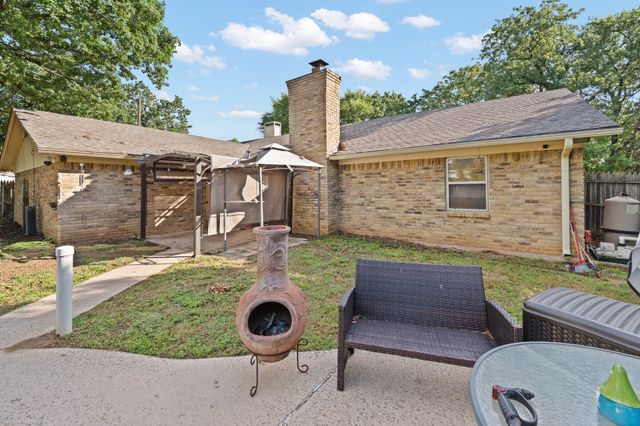 2005 Meadow Drive, Crowley, TX 76036