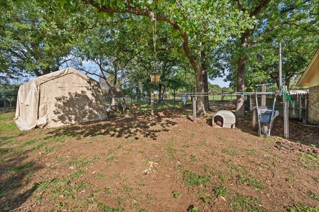 2005 Meadow Drive, Crowley, TX 76036