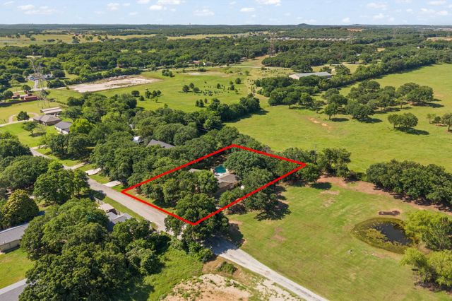 2005 Meadow Drive, Crowley, TX 76036