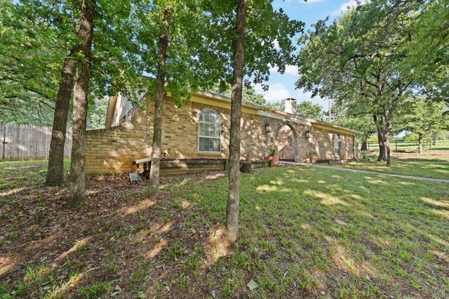 2005 Meadow Drive, Crowley, TX 76036