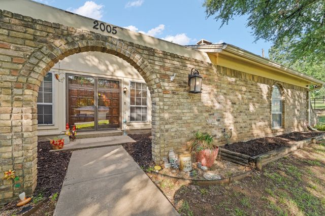 2005 Meadow Drive, Crowley, TX 76036