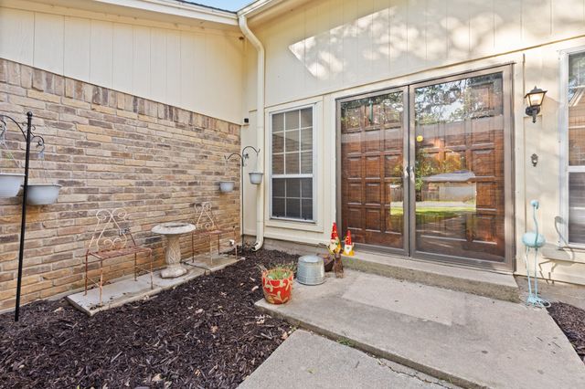 2005 Meadow Drive, Crowley, TX 76036