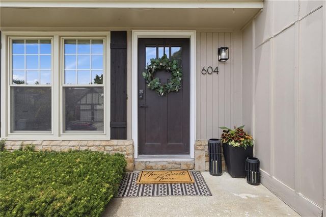 604 NE Burning Tree Street, Lee's Summit, MO 64064