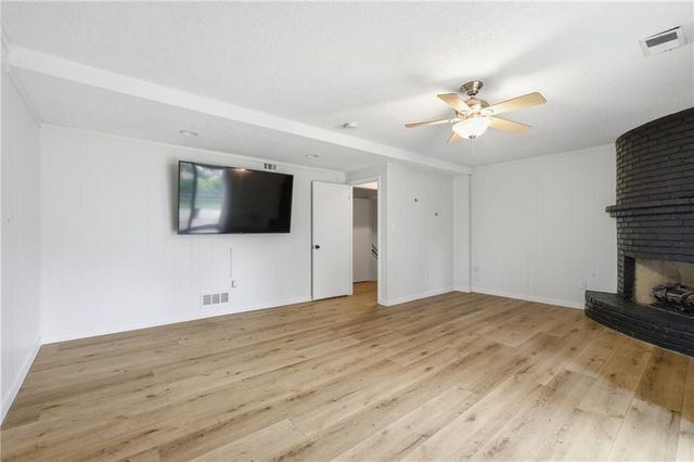 604 NE Burning Tree Street, Lee's Summit, MO 64064