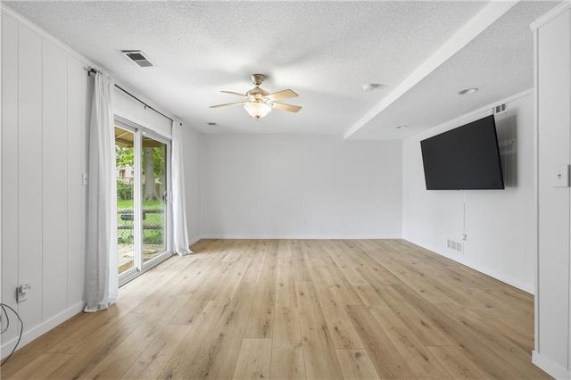 604 NE Burning Tree Street, Lee's Summit, MO 64064