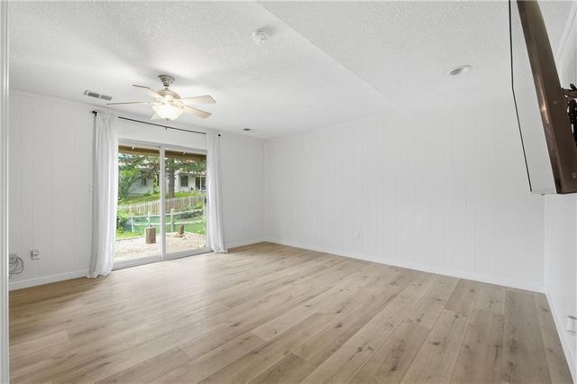 604 NE Burning Tree Street, Lee's Summit, MO 64064