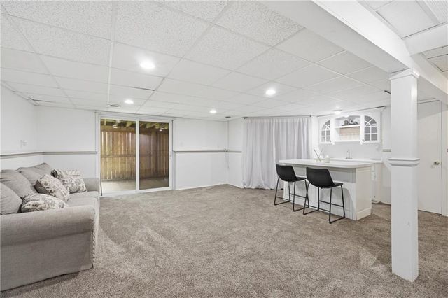 604 NE Burning Tree Street, Lee's Summit, MO 64064
