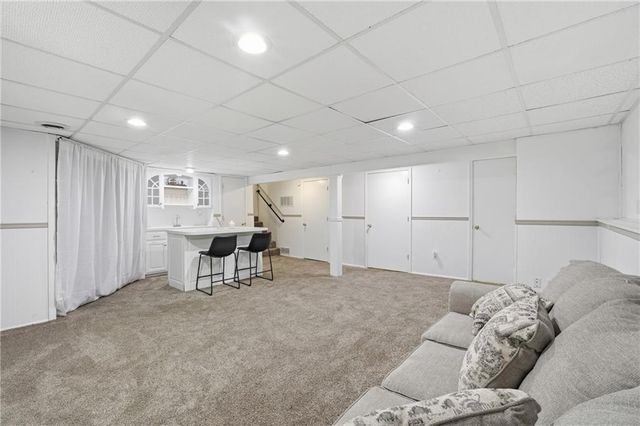 604 NE Burning Tree Street, Lee's Summit, MO 64064