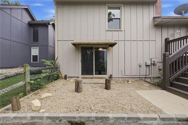 604 NE Burning Tree Street, Lee's Summit, MO 64064