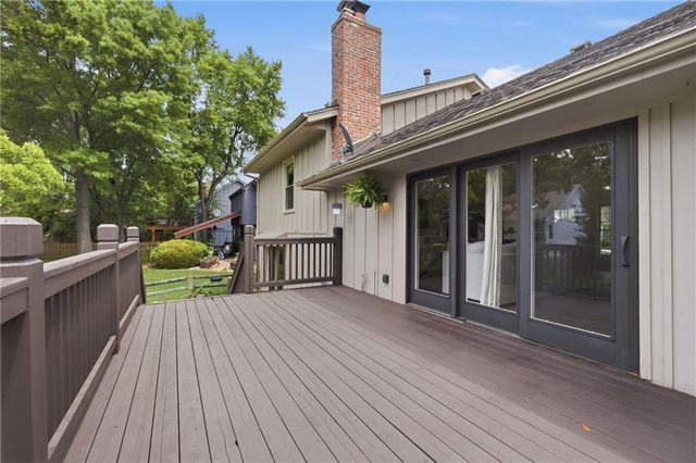 604 NE Burning Tree Street, Lee's Summit, MO 64064