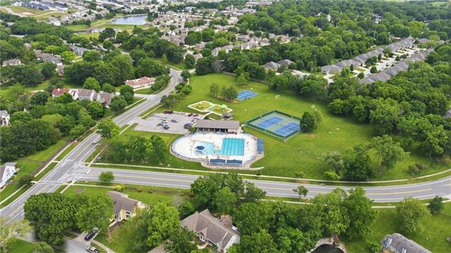 604 NE Burning Tree Street, Lee's Summit, MO 64064