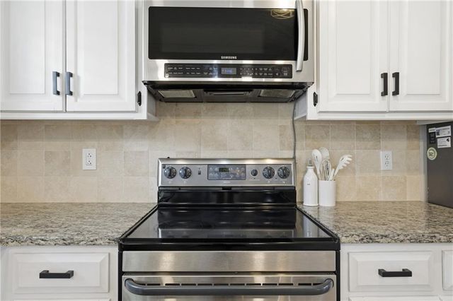 604 NE Burning Tree Street, Lee's Summit, MO 64064