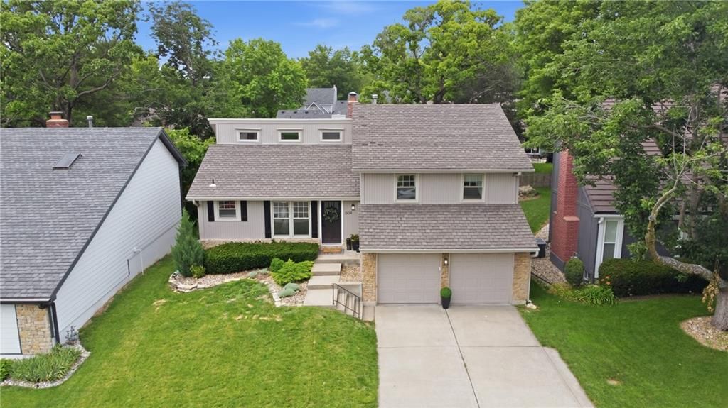 604 NE Burning Tree Street, Lee's Summit, MO 64064