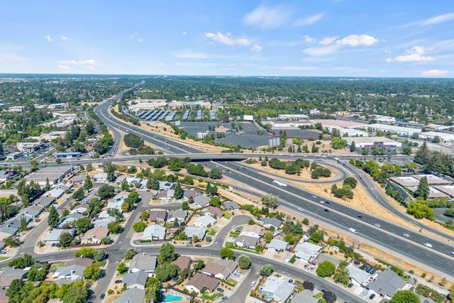 9825 Winterwood Way, Sacramento, CA 95827