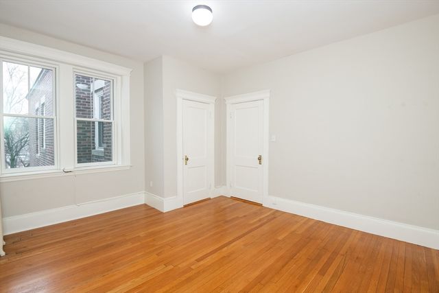 21 Green St 3, Brookline, MA 02446