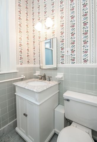 21 Green St 3, Brookline, MA 02446