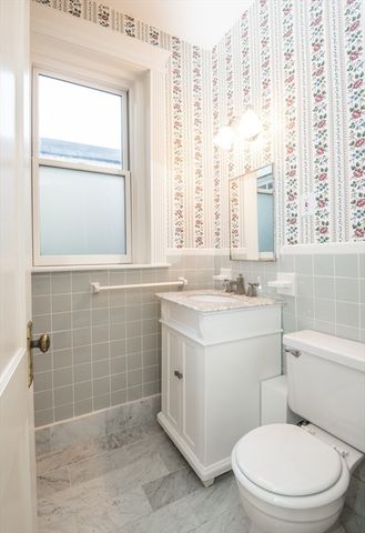 21 Green St 3, Brookline, MA 02446