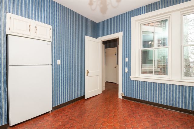 21 Green St 3, Brookline, MA 02446