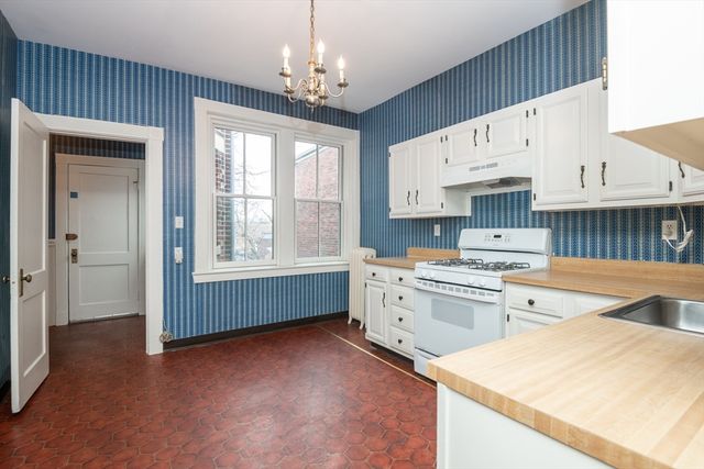 21 Green St 3, Brookline, MA 02446