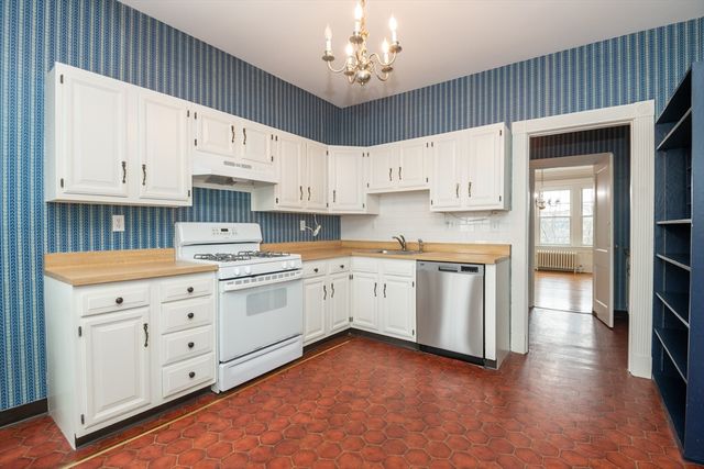 21 Green St 3, Brookline, MA 02446