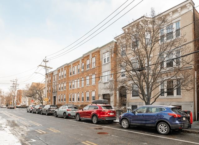 21 Green St 3, Brookline, MA 02446