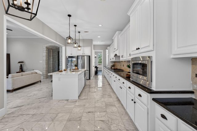 10 Almondell Court, Magnolia, TX 77354