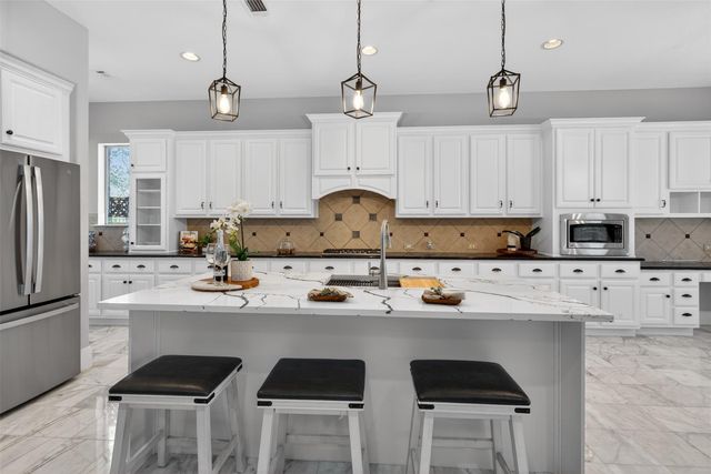 10 Almondell Court, Magnolia, TX 77354