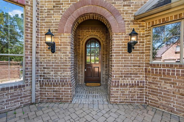 10 Almondell Court, Magnolia, TX 77354