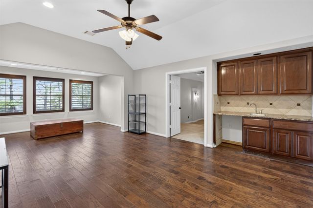 10 Almondell Court, Magnolia, TX 77354