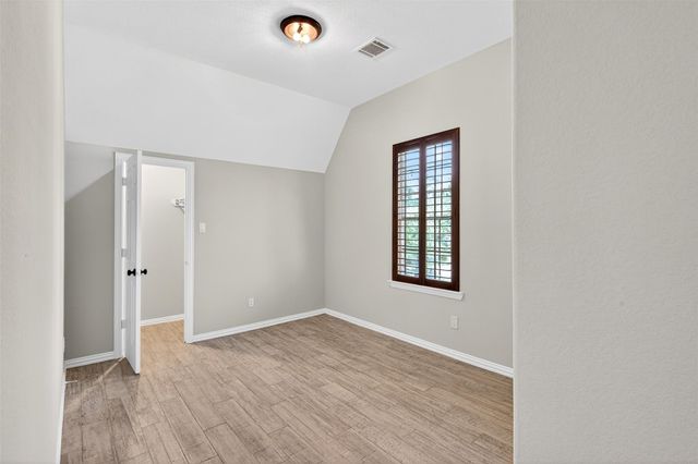 10 Almondell Court, Magnolia, TX 77354