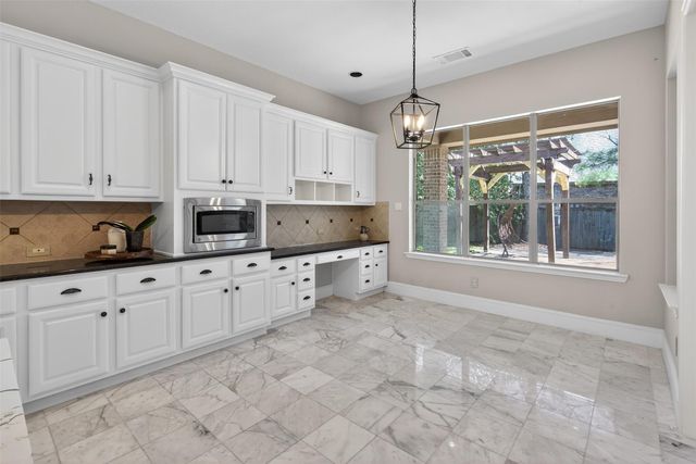 10 Almondell Court, Magnolia, TX 77354