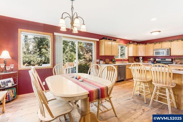 2985 NE Alpen Glow Pl, Bend, OR 97701