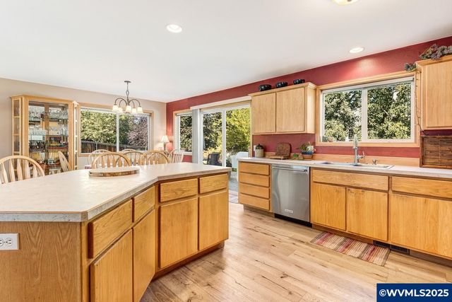 2985 NE Alpen Glow Pl, Bend, OR 97701