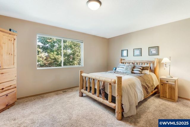 2985 NE Alpen Glow Pl, Bend, OR 97701