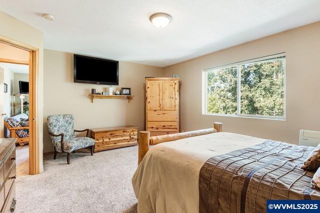 2985 NE Alpen Glow Pl, Bend, OR 97701