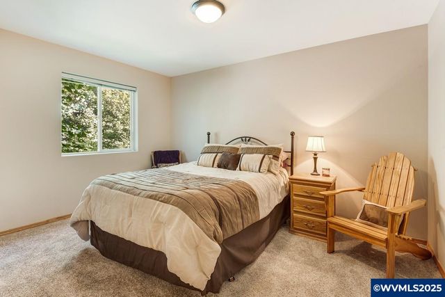 2985 NE Alpen Glow Pl, Bend, OR 97701