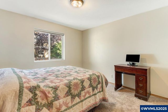 2985 NE Alpen Glow Pl, Bend, OR 97701