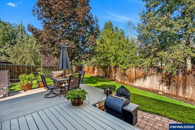 2985 NE Alpen Glow Pl, Bend, OR 97701