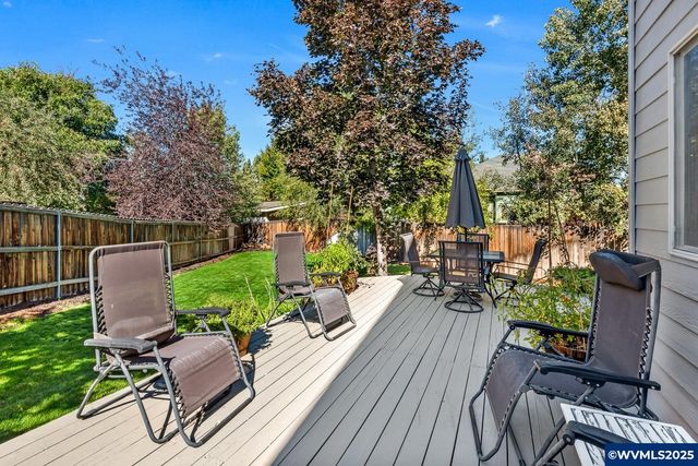 2985 NE Alpen Glow Pl, Bend, OR 97701