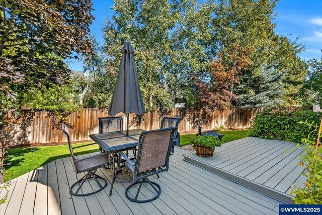 2985 NE Alpen Glow Pl, Bend, OR 97701