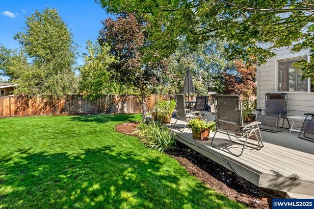 2985 NE Alpen Glow Pl, Bend, OR 97701