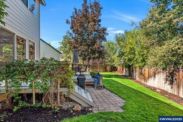 2985 NE Alpen Glow Pl, Bend, OR 97701