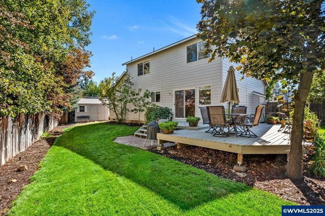 2985 NE Alpen Glow Pl, Bend, OR 97701