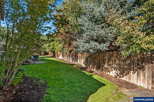 2985 NE Alpen Glow Pl, Bend, OR 97701