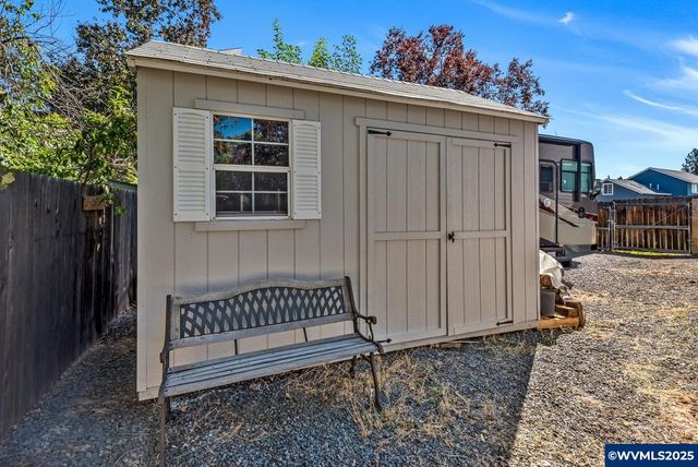 2985 NE Alpen Glow Pl, Bend, OR 97701