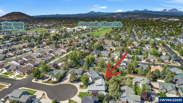 2985 NE Alpen Glow Pl, Bend, OR 97701
